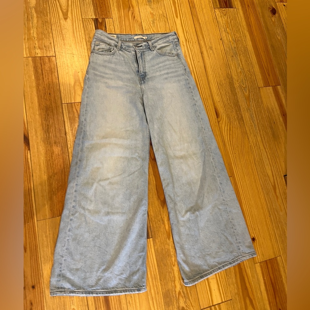 Levi’s Loose Wide Leg Denim